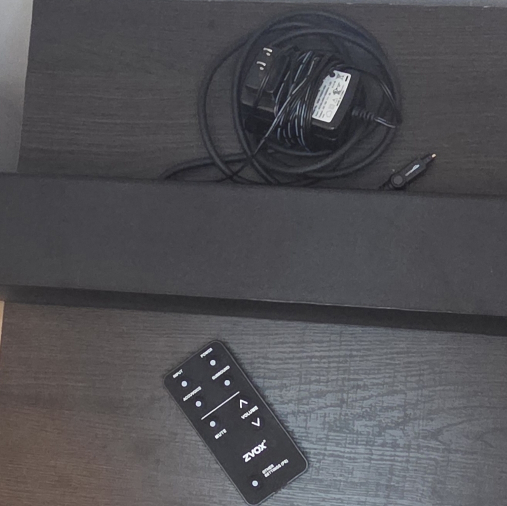 ZVOX AccuVoice AV157 TV Speaker Soundbar w/ Remote – Dialogue Enhancer – EUC - Picture 3 of 6